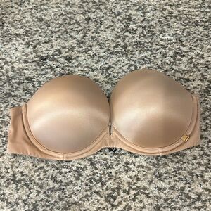 Victoria’s Secret strapless bra